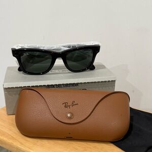 Ray-Ban Meta Glasses + Case with Box
